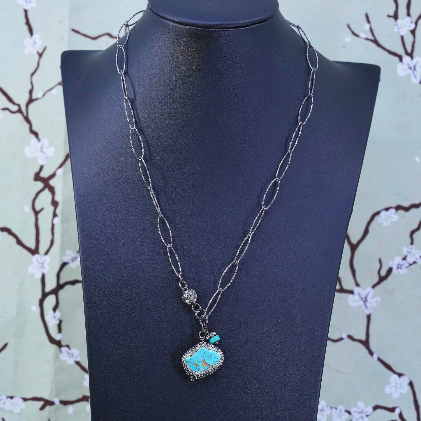 18", Vintage oxidized silver tone necklace, textured oval chain with turquoise