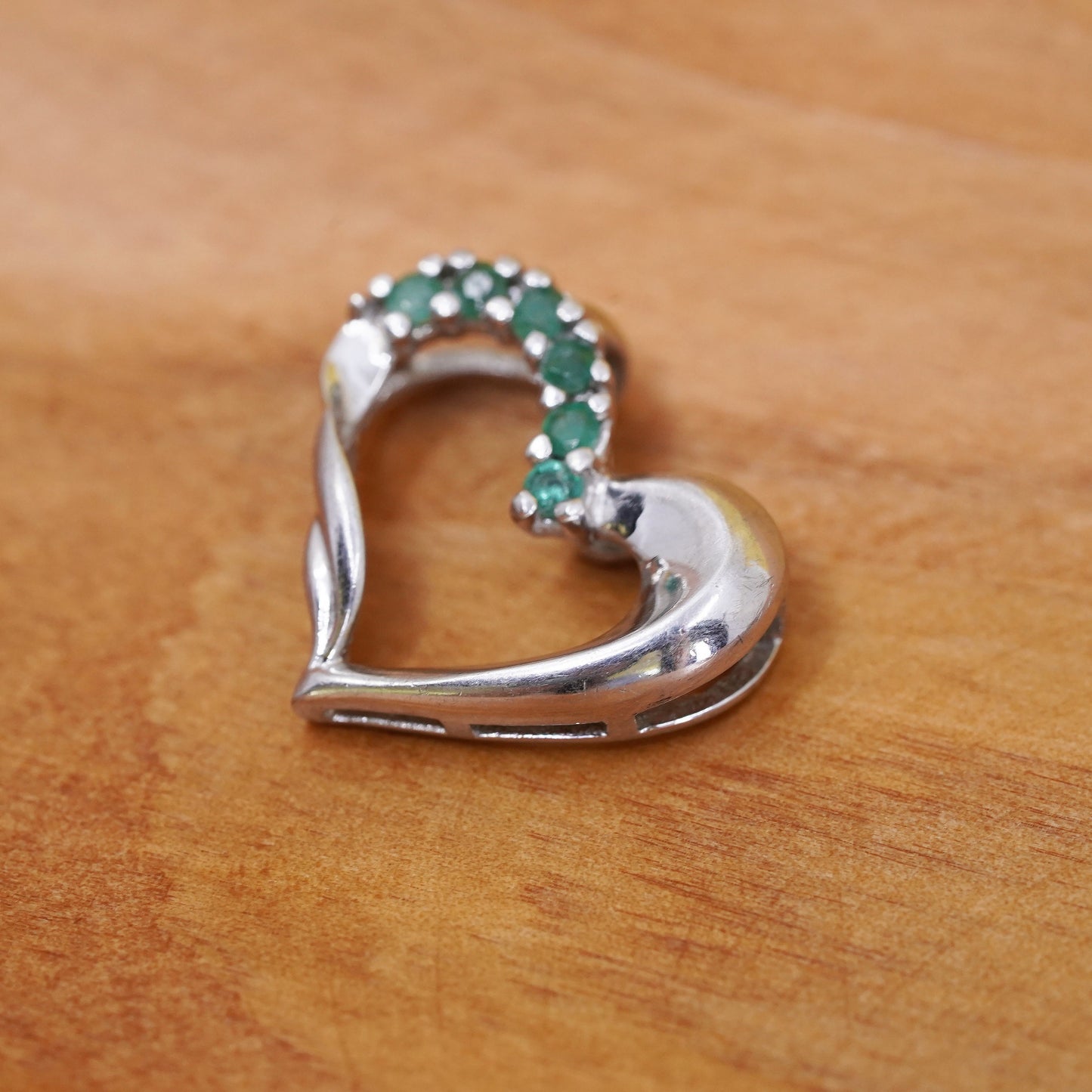 Vintage Sterling 925 silver heart pendant with emerald