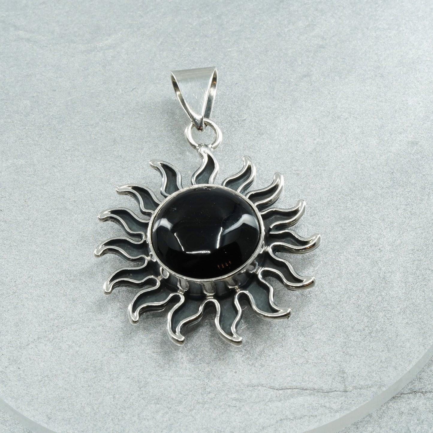 Mexico sterling 925 silver handmade sun flower pendant with circle onyx inlay