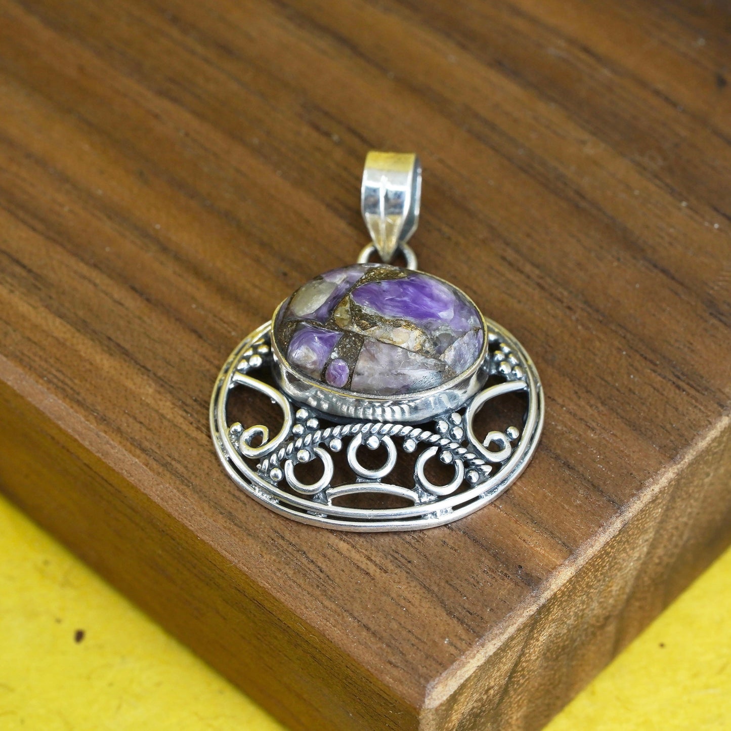 Sterling 925 silver handmade filigree pendant with oval shaped amethyst pendant