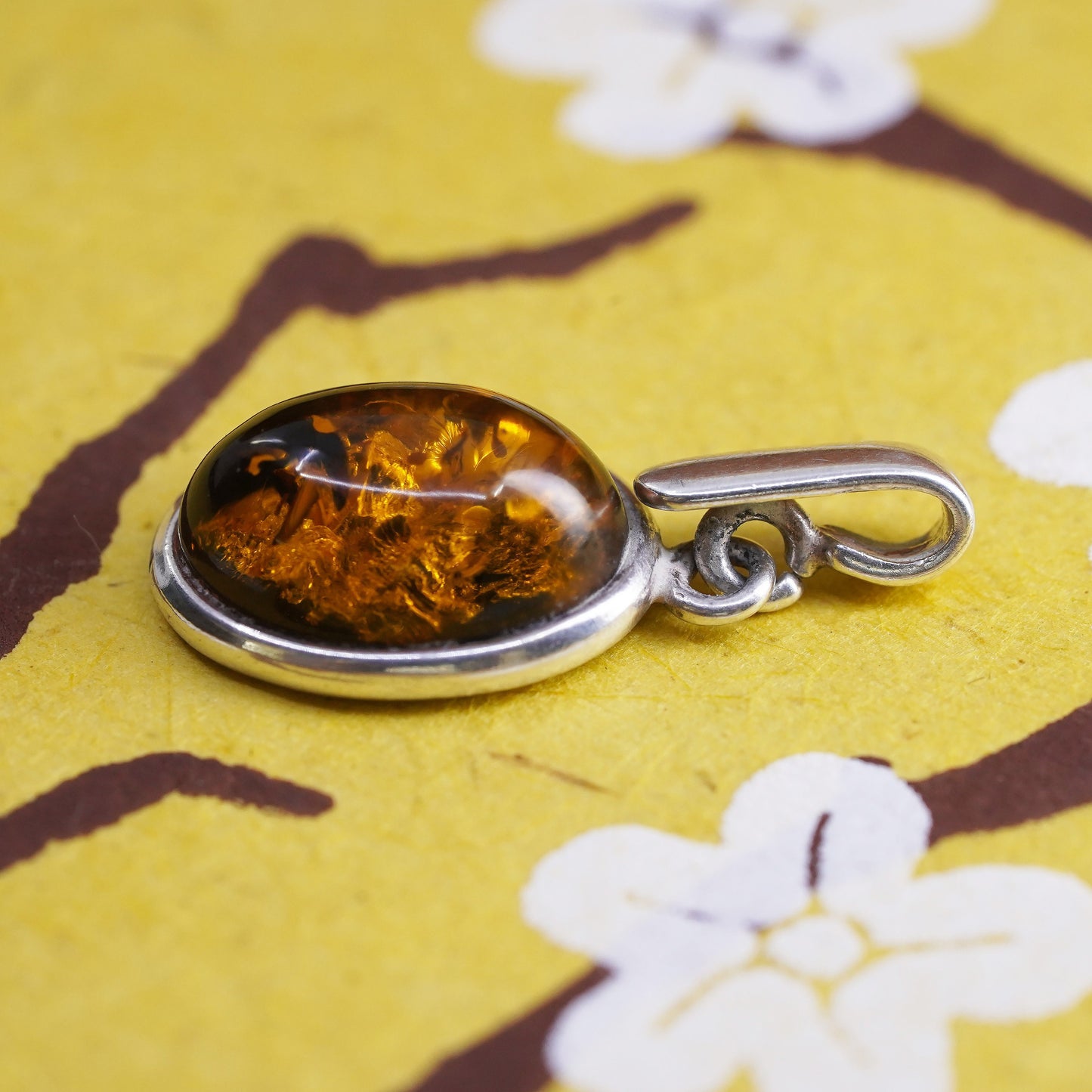 Vintage Modern Sterling 925 silver handmade pendant with oval Amber