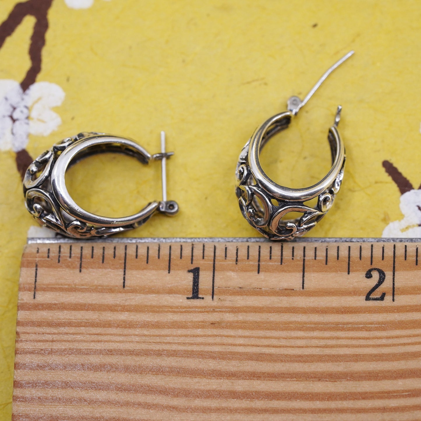 0.75”, VTG Sterling silver handmade earrings, 925 huggie, filigree hoops, Bali