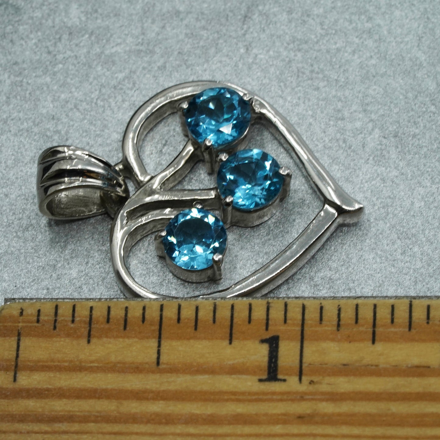 vintage sterling 925 silver heart pendant with blue topaz