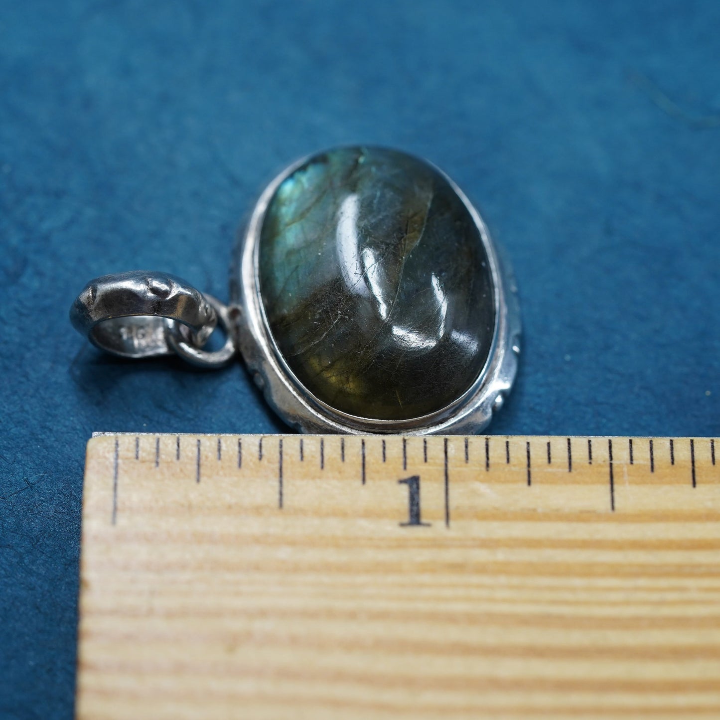 Vintage Sterling silver handmade pendant with oval labradorite