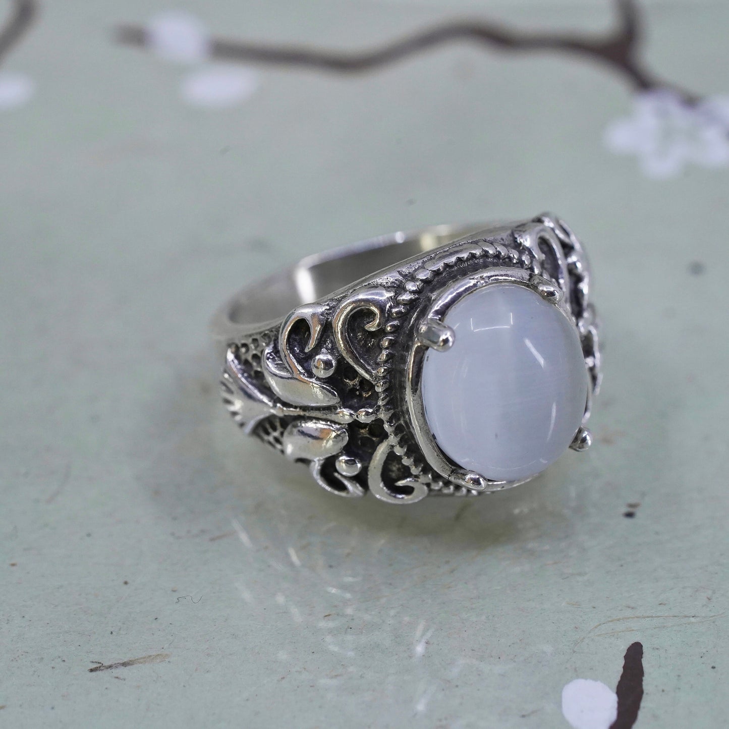 Size 9, Vintage sterling 925 silver ring handmade with oval white cats eye