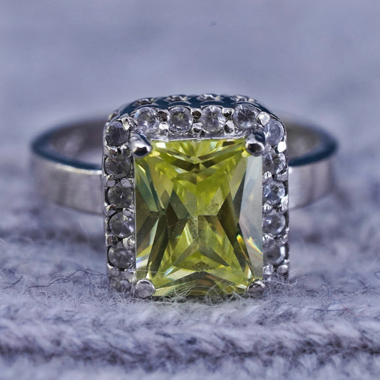 Size 7.25, VTG Sterling silver handmade ring, 925 cocktail ring with peridot