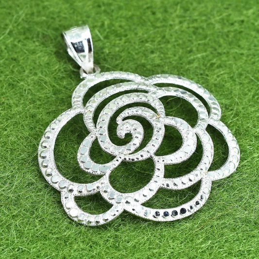 1.4g, Vintage 10K white Gold flower pendant, rose charm