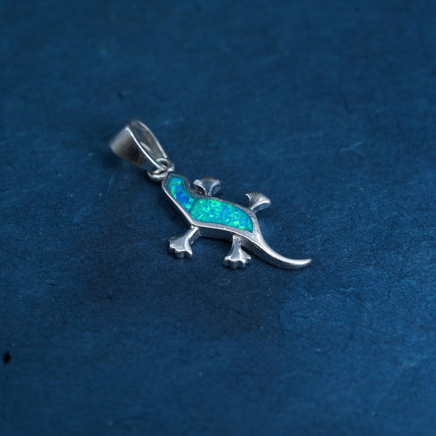 Native American sterling 925 silver handmade lizard pendant with opal inlay