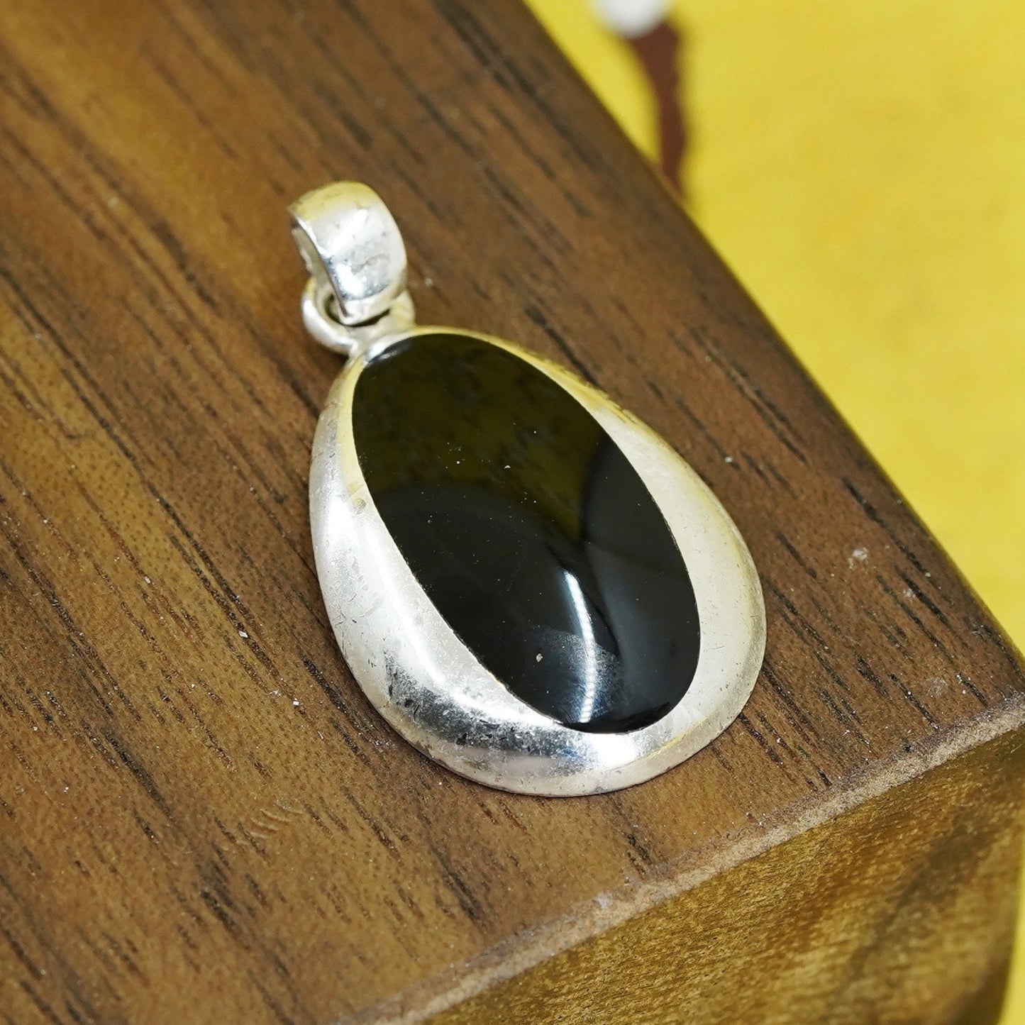 Vintage Sterling 925 silver handmade pendant with oval onyx inlay