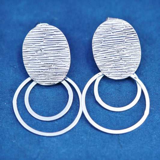 Vintage sterling 925 Silver Freeform Oval Textured Link Circle Post Earrings