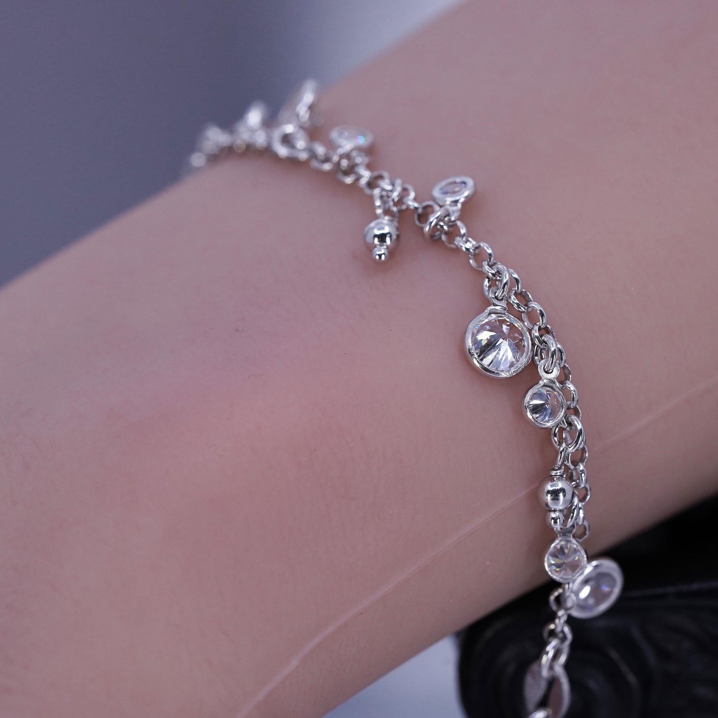 7.5”. Jewelry Sterling 925 silver bracelet, circle chain with cluster cz charms