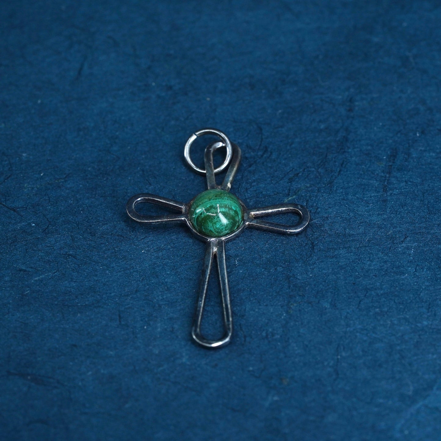 Vintage southwestern sterling silver handmade pendant, 925 cross with malachite