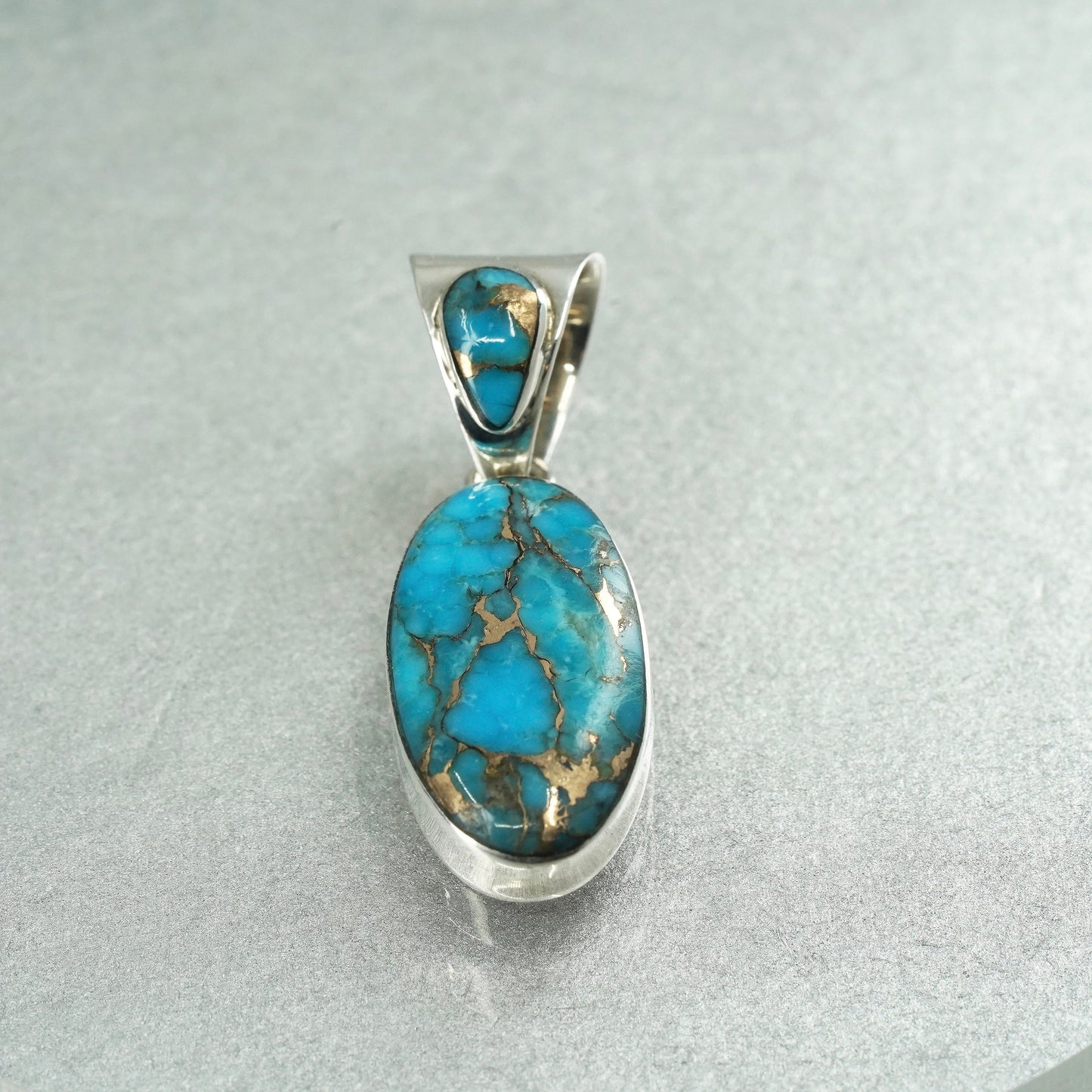 Vintage southwestern style sterling 925 silver oval pendant with turquoise