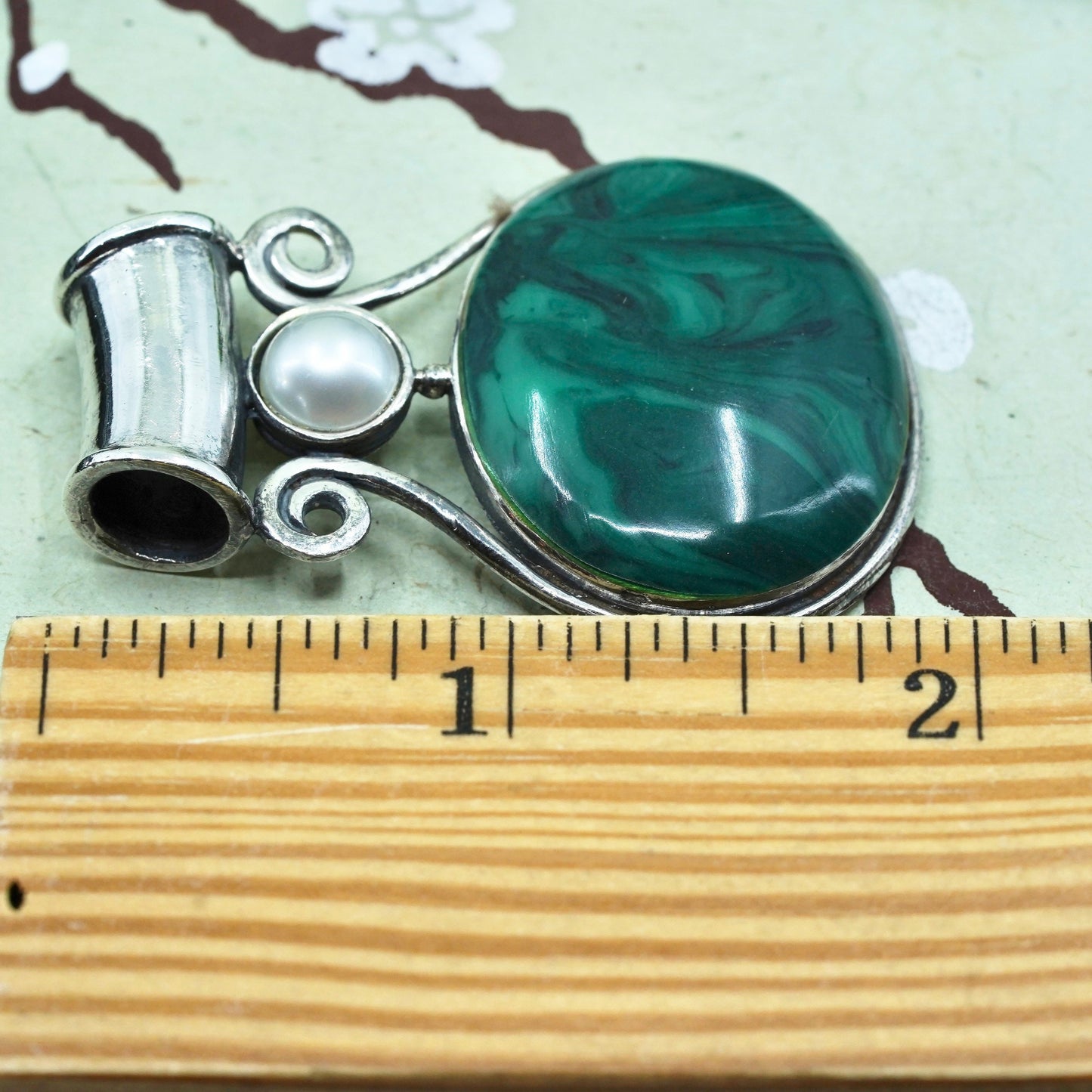 Vintage sterling 925 silver handmade pendant with oval malachite inlay