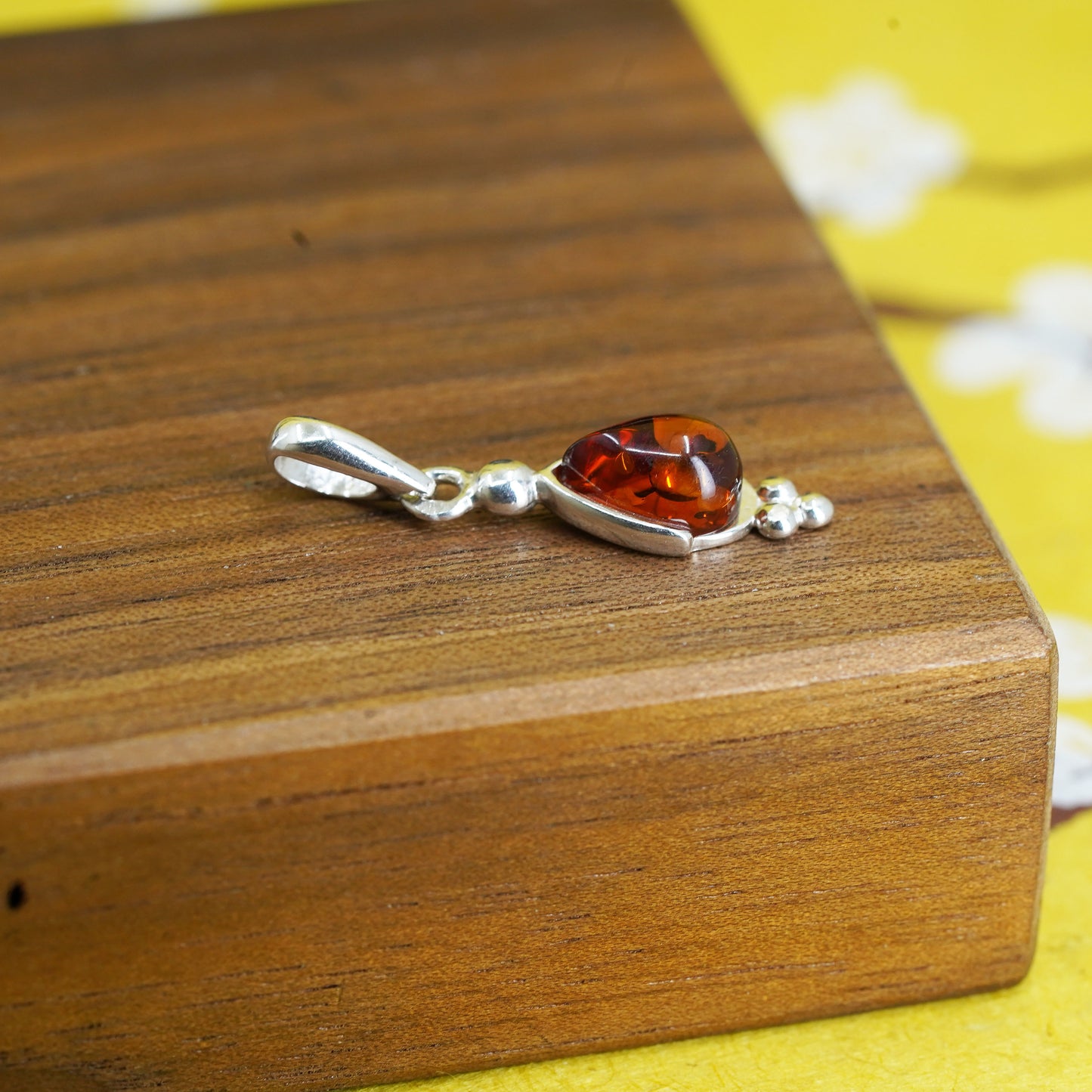 Vintage Sterling 925 silver handmade pendant with teardrop Amber