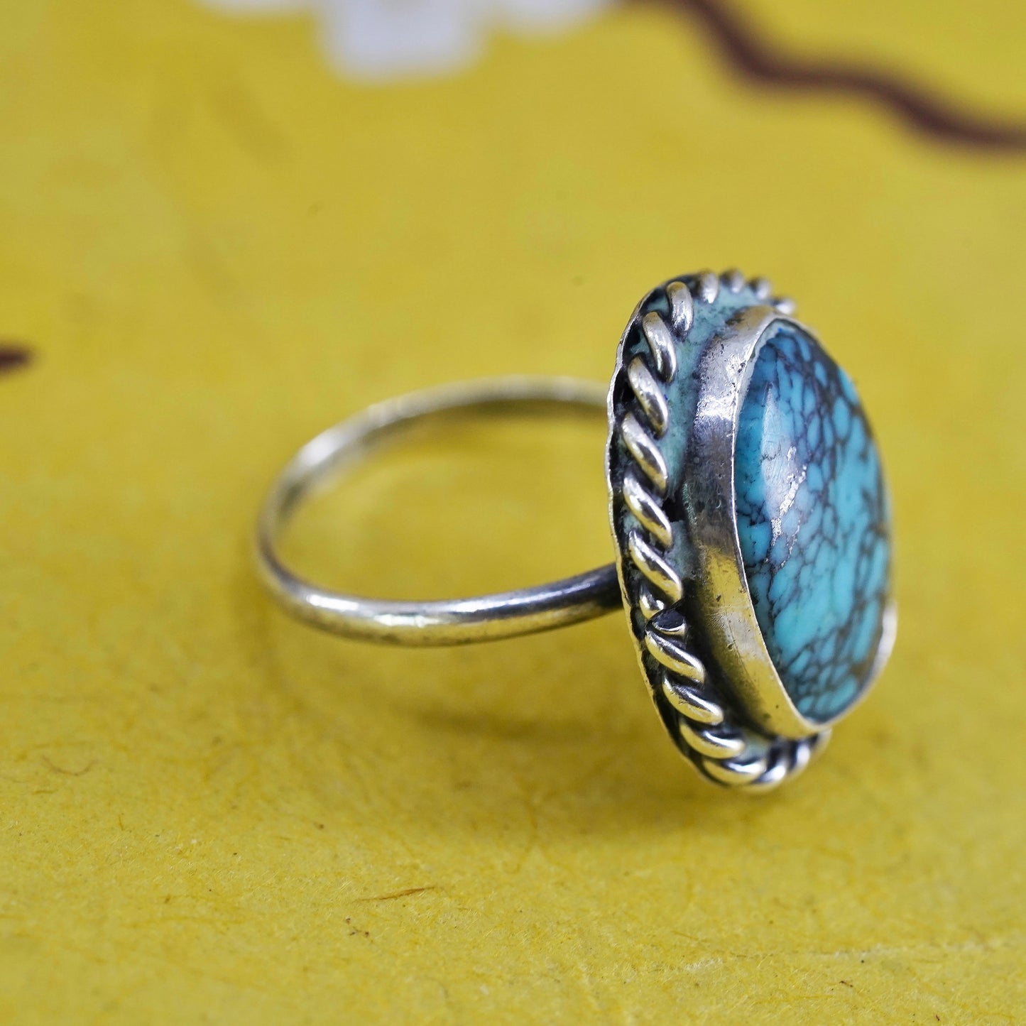 Size 4.5, Sterling 925 silver statement ring w/ kingman spiderwebbed turquoise