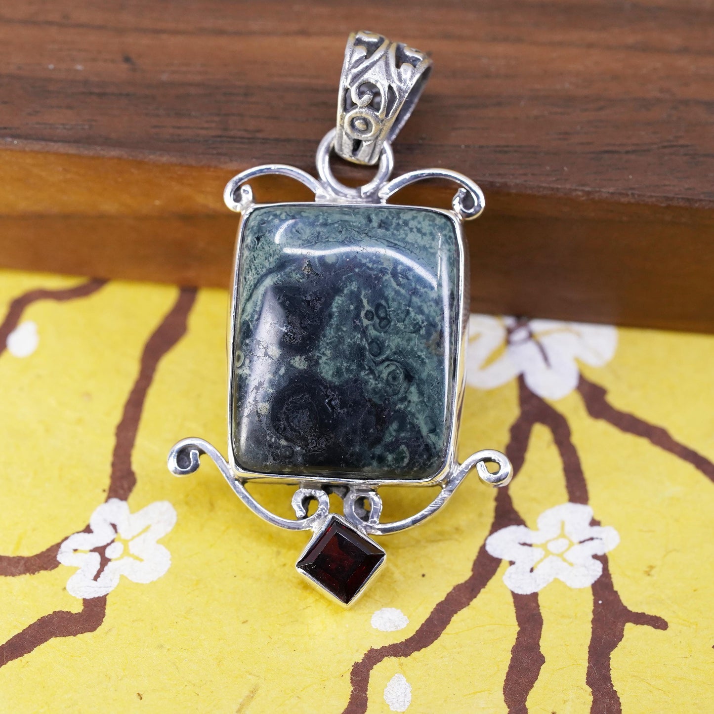 Vintage Sterling 925 silver handmade pendant with kambamba Jasper and garnet