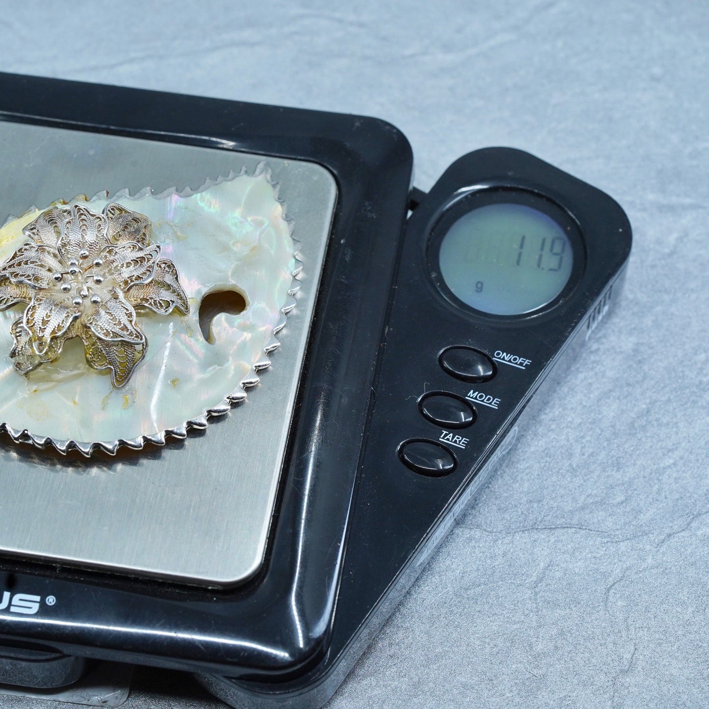 Vintage sterling 925 silver pendant with leafy mother of pearl filigree flower