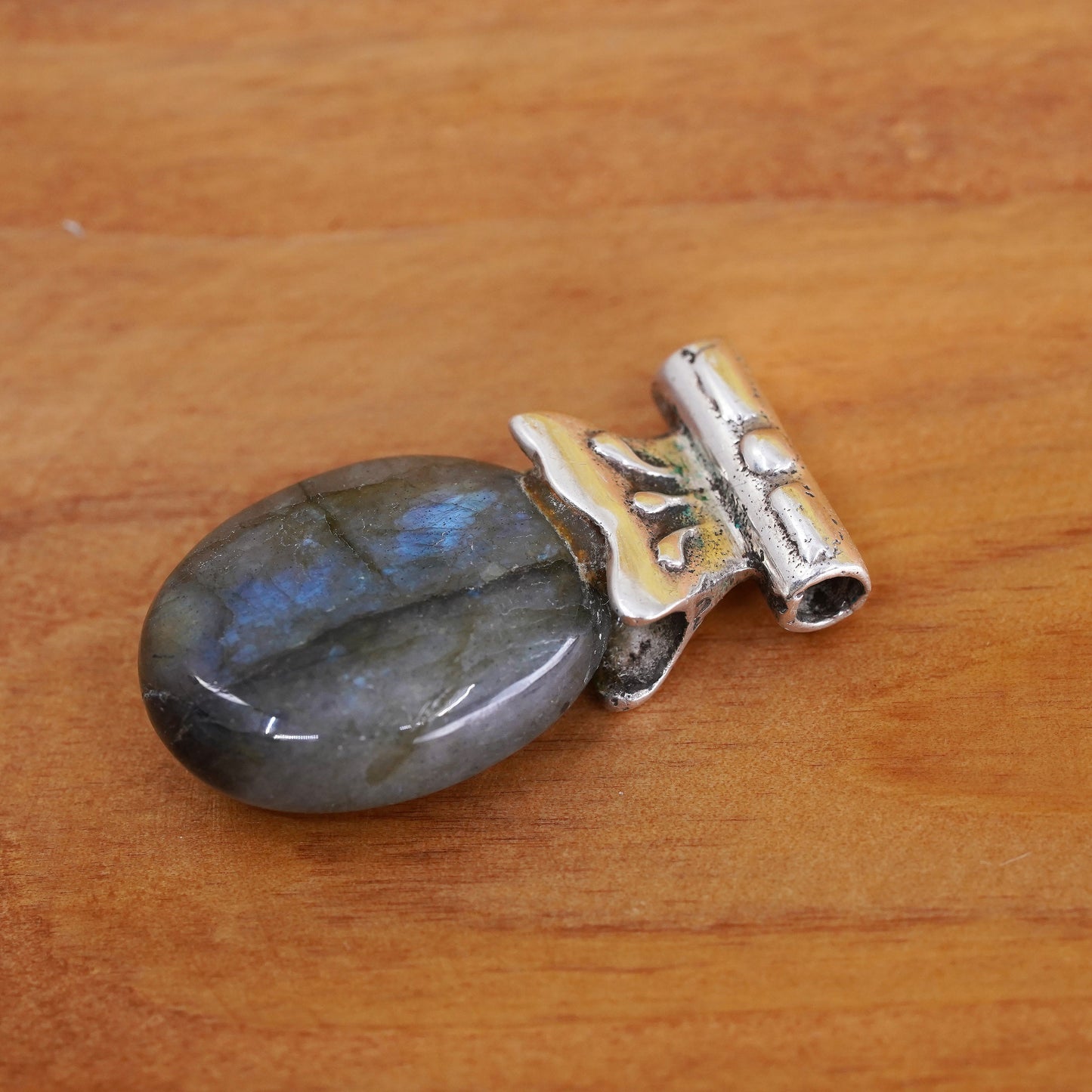 Vintage Sterling 925 silver handmade pendant with oval labradorite