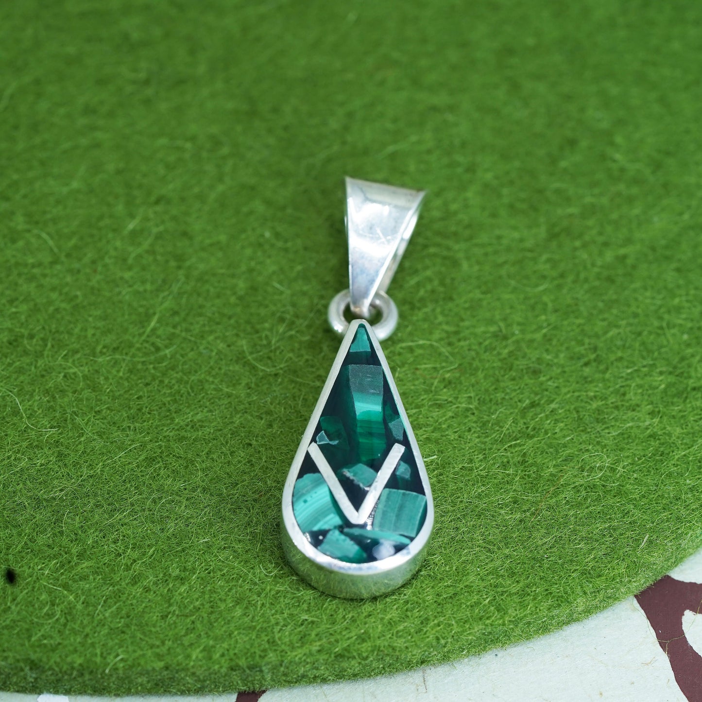 Vintage Mexican sterling 925 silver handmade teardrop pendant malachite inlay