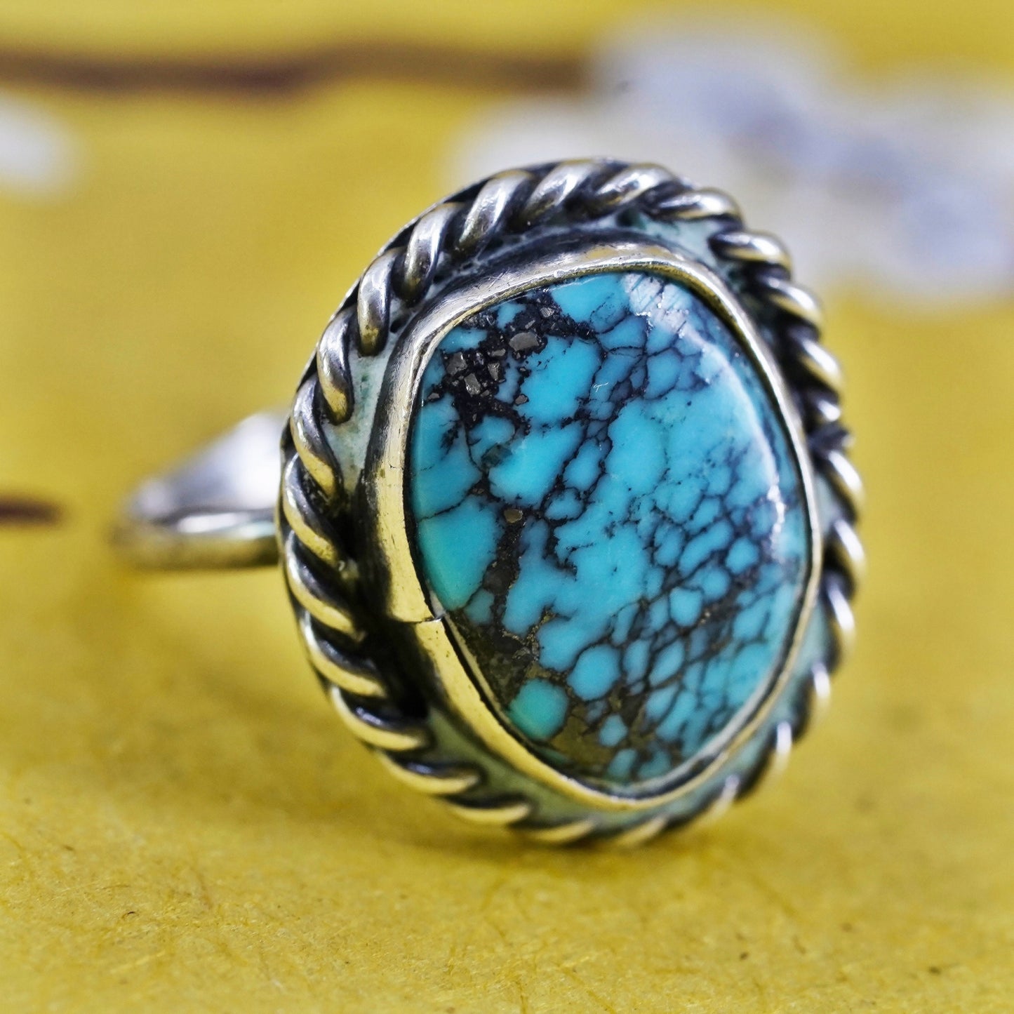 Size 4.5, Sterling 925 silver statement ring w/ kingman spiderwebbed turquoise