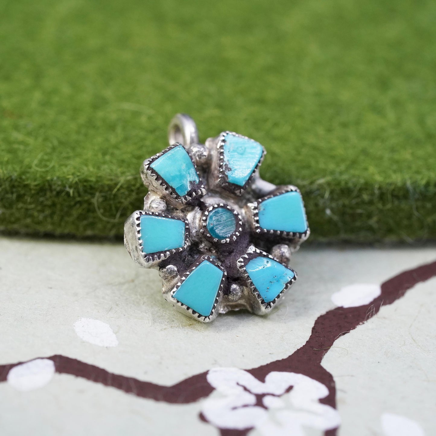 Natuve American southwestern sterling silver 925 flower pendant with turquoise