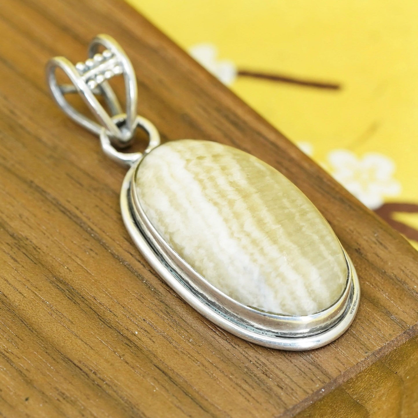 Vintage mexico Sterling 925 silver handmade pendant with oval yellow agate