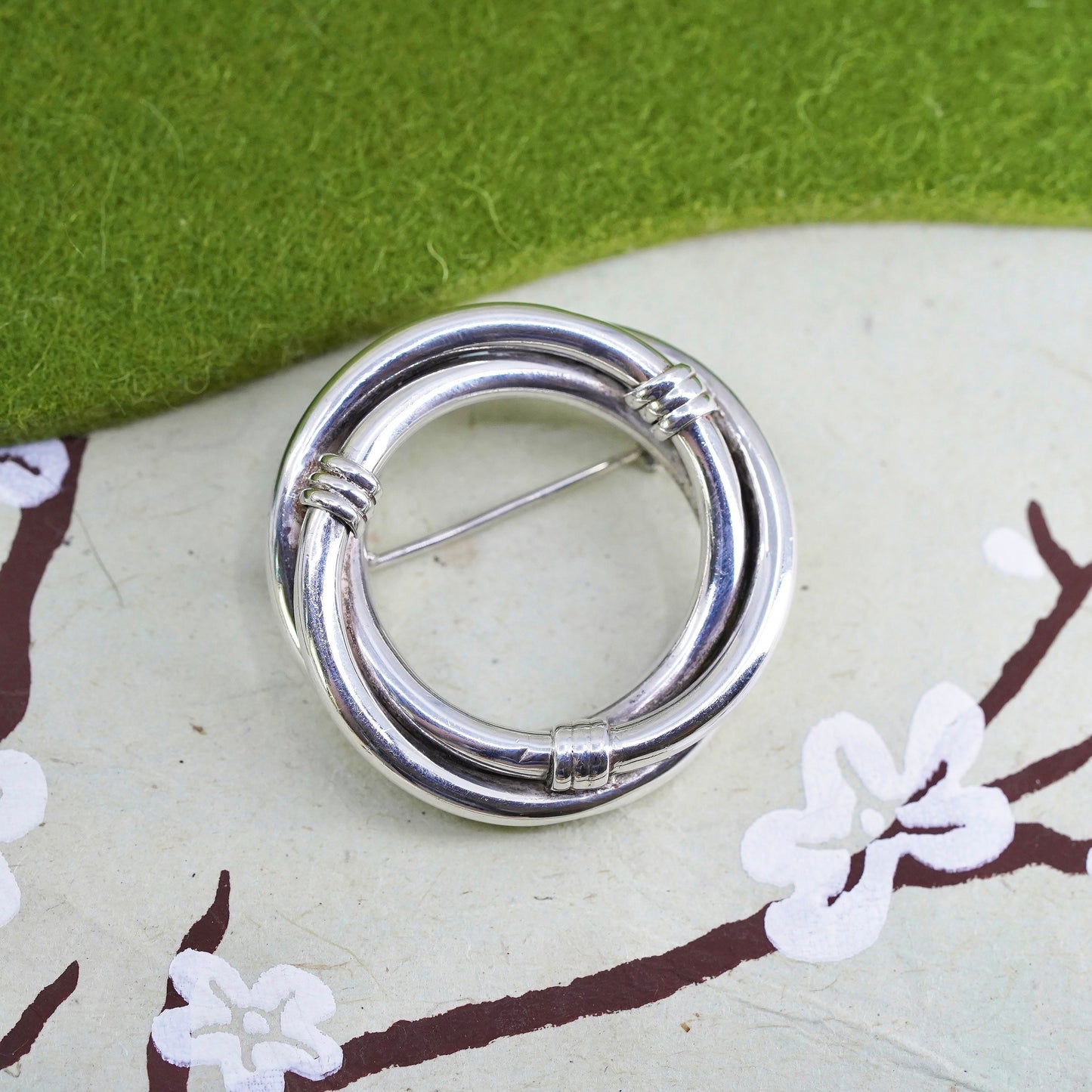 Vintage sterling silver handmade brooch, 925 entwined circle pin