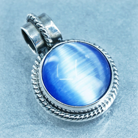 Vintage Mexican sterling 925 silver pendant with circle blue cat’s eye