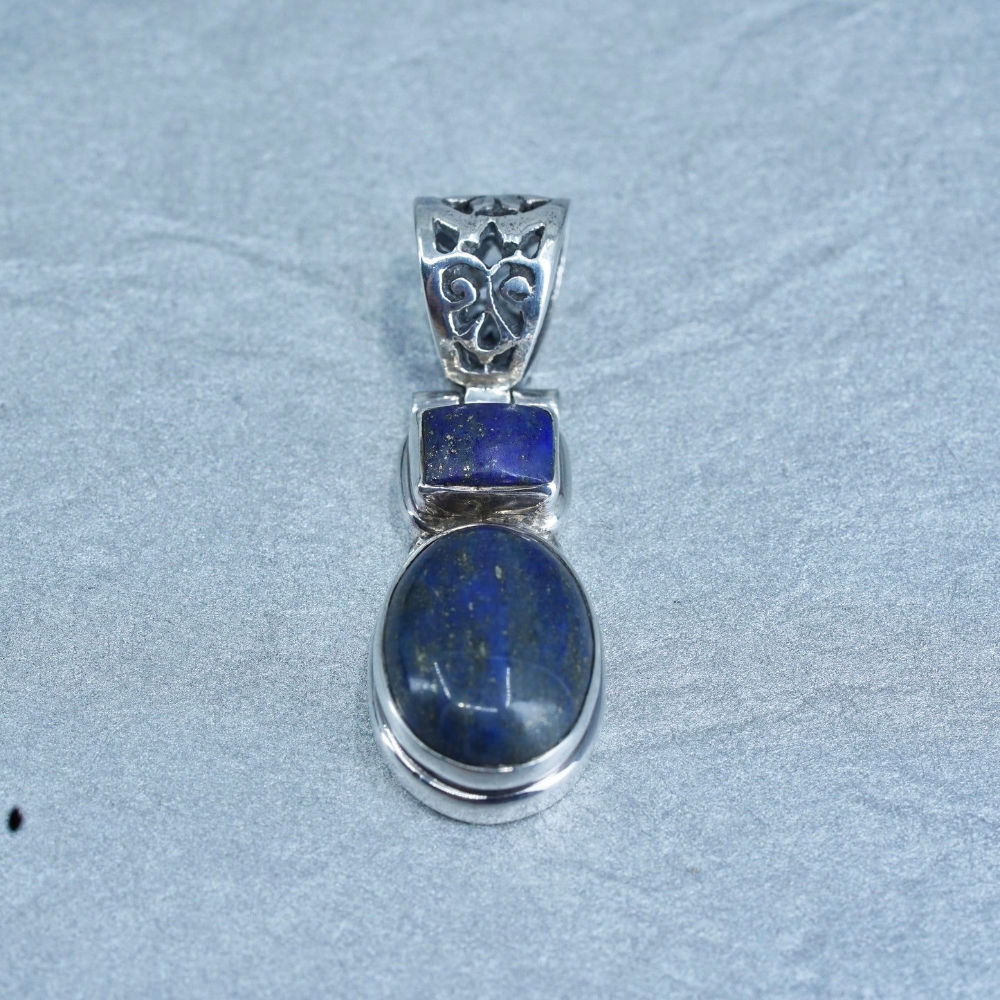 southwestern sterling 925 silver handmade pendant with oval lapis lazuli