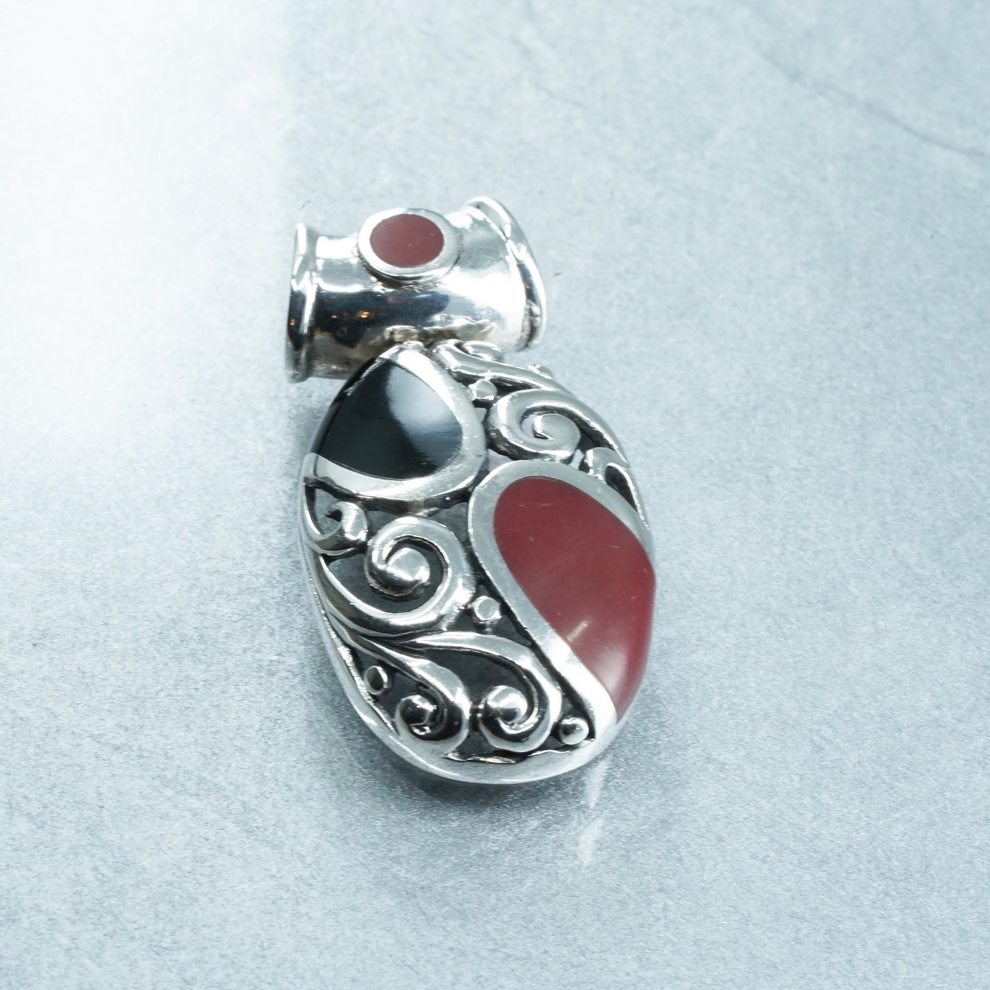 Vintage handmade sterling 925 silver filigree pendant with black red onyx