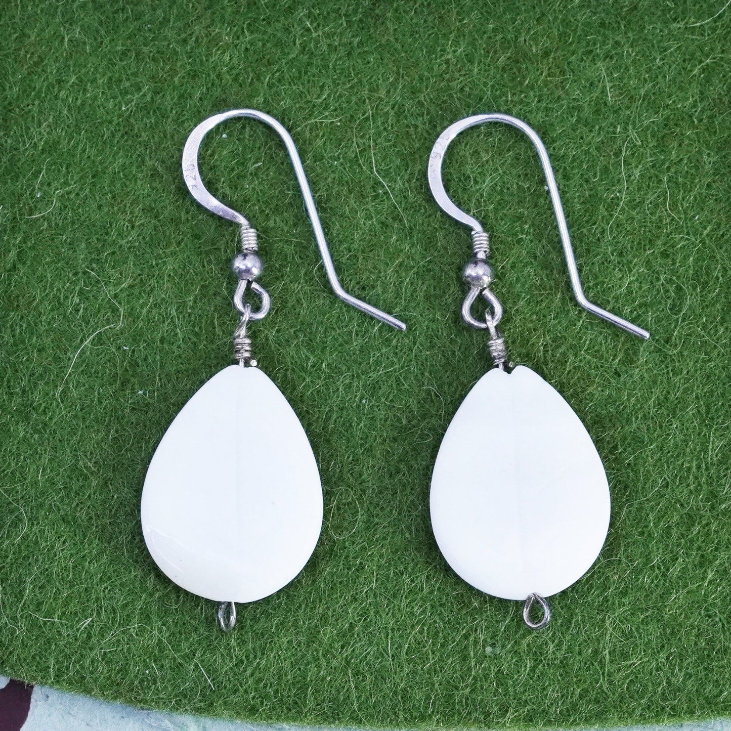 vtg Sterling silver 925 handmade earrings with teardrop mother of pearl leaf