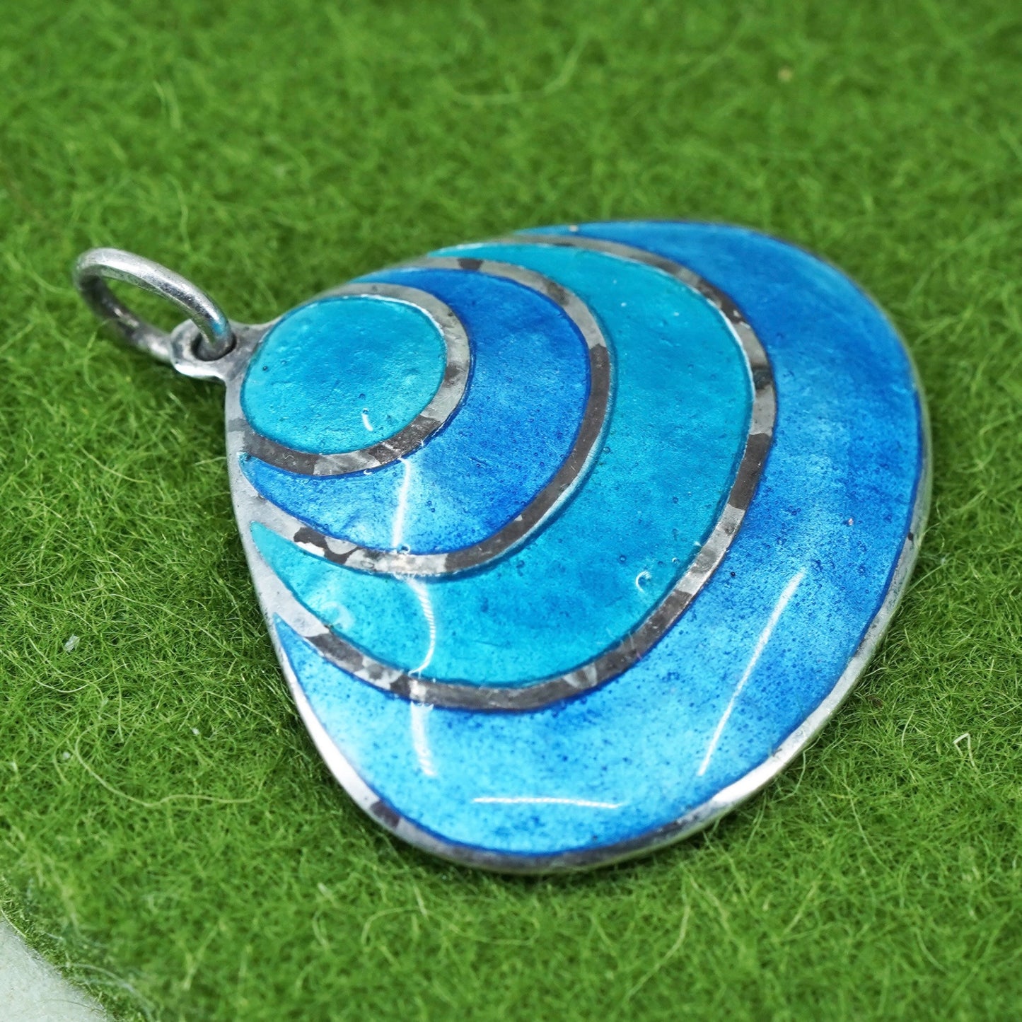 Vintage Sterling 925 silver handmade shell pendant with blue enamel