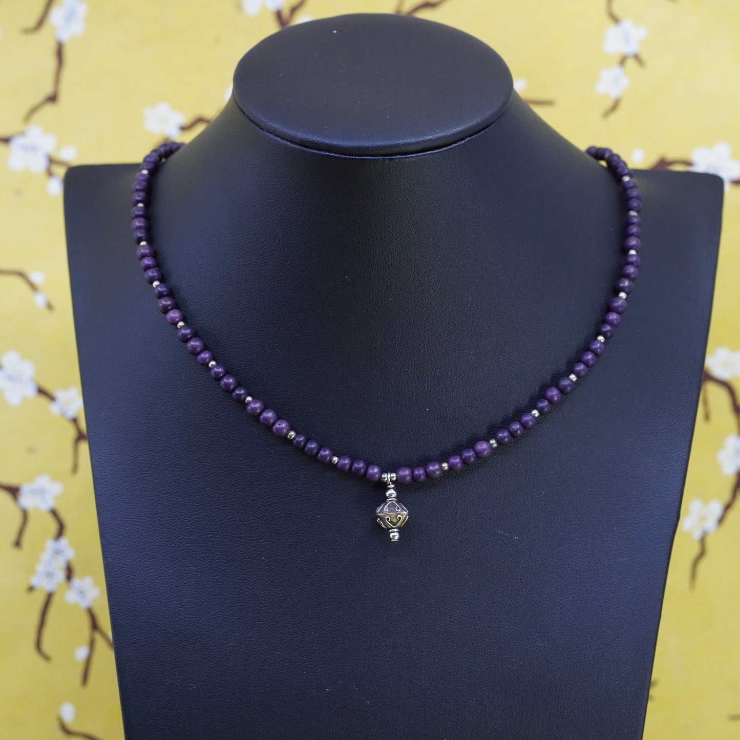 19”. Vintage southwestern handmade necklace with purple jade beads