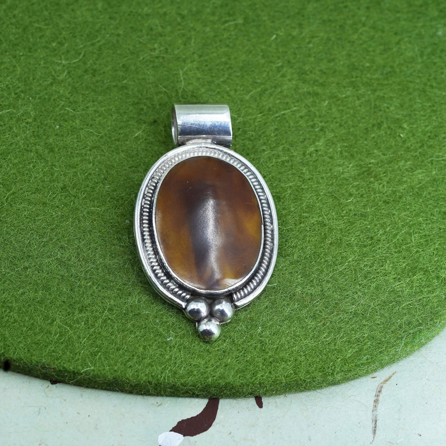 Vintage mexico sterling silver 925 handmade pendant with oval amber