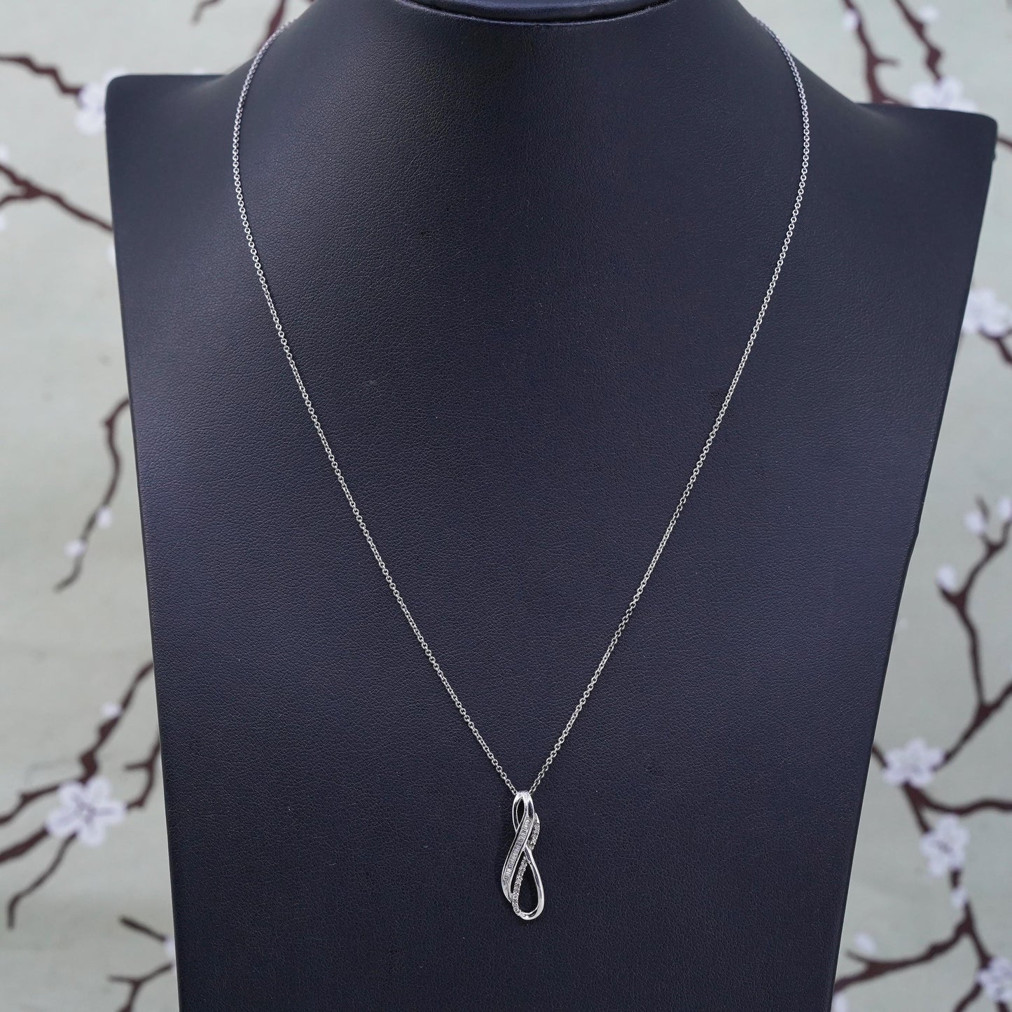 18”, Sterling silver necklace, 925 circle chain with entwined pendant diamonds