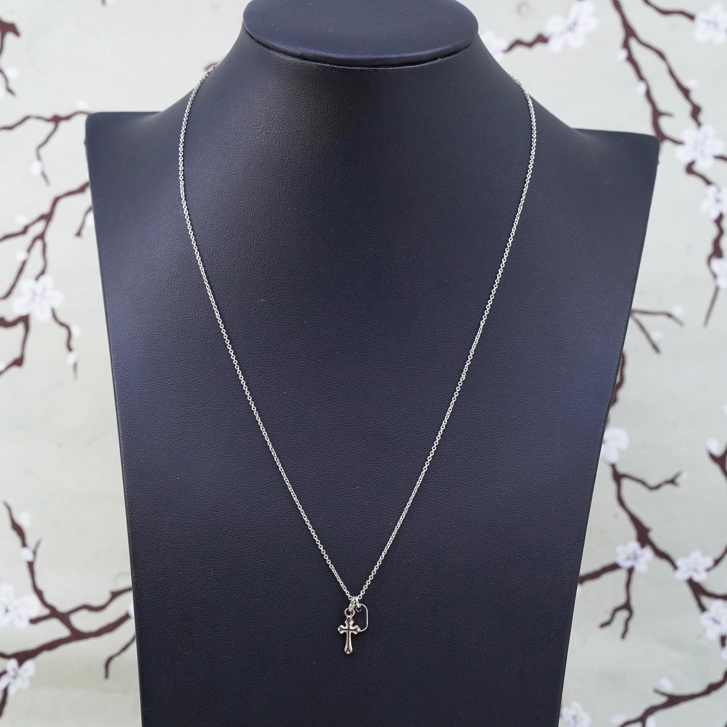 16+3” 1mm, Vintage silver tone circle chain with cross pendant, necklace