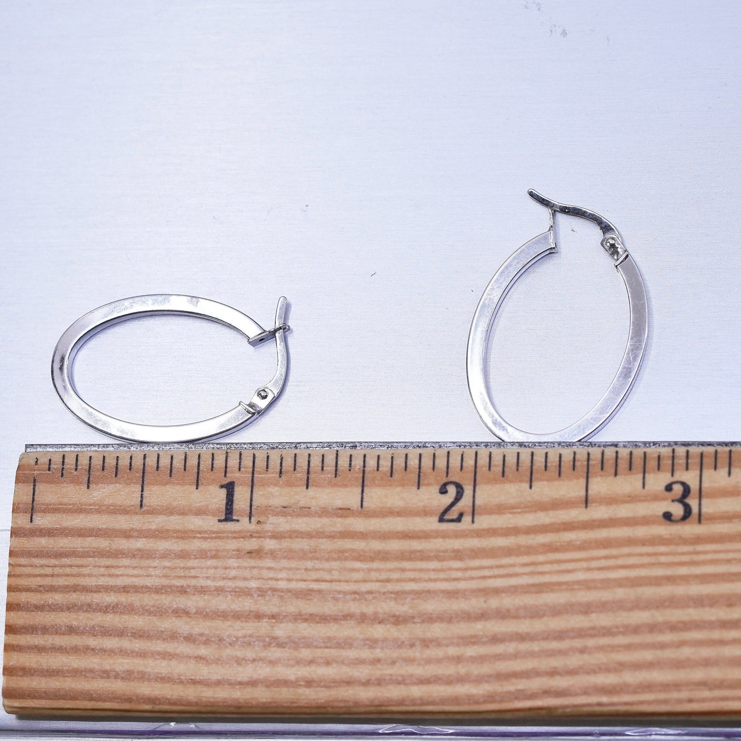 1”, 2.1g, vintage 18K gold edge oval hoops, huggie, solid white gold earrings