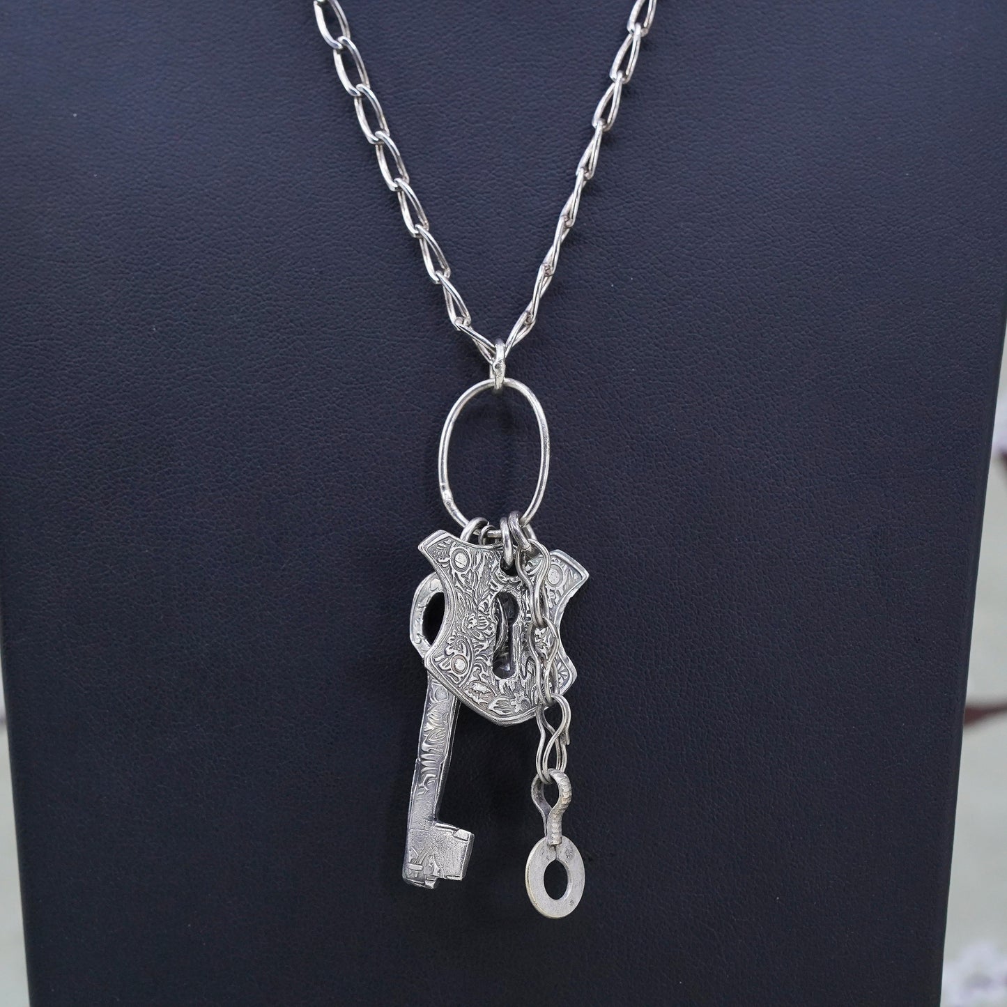 18”, VTG sterling silver necklace, 925 curb chain wax casting key lock pendant