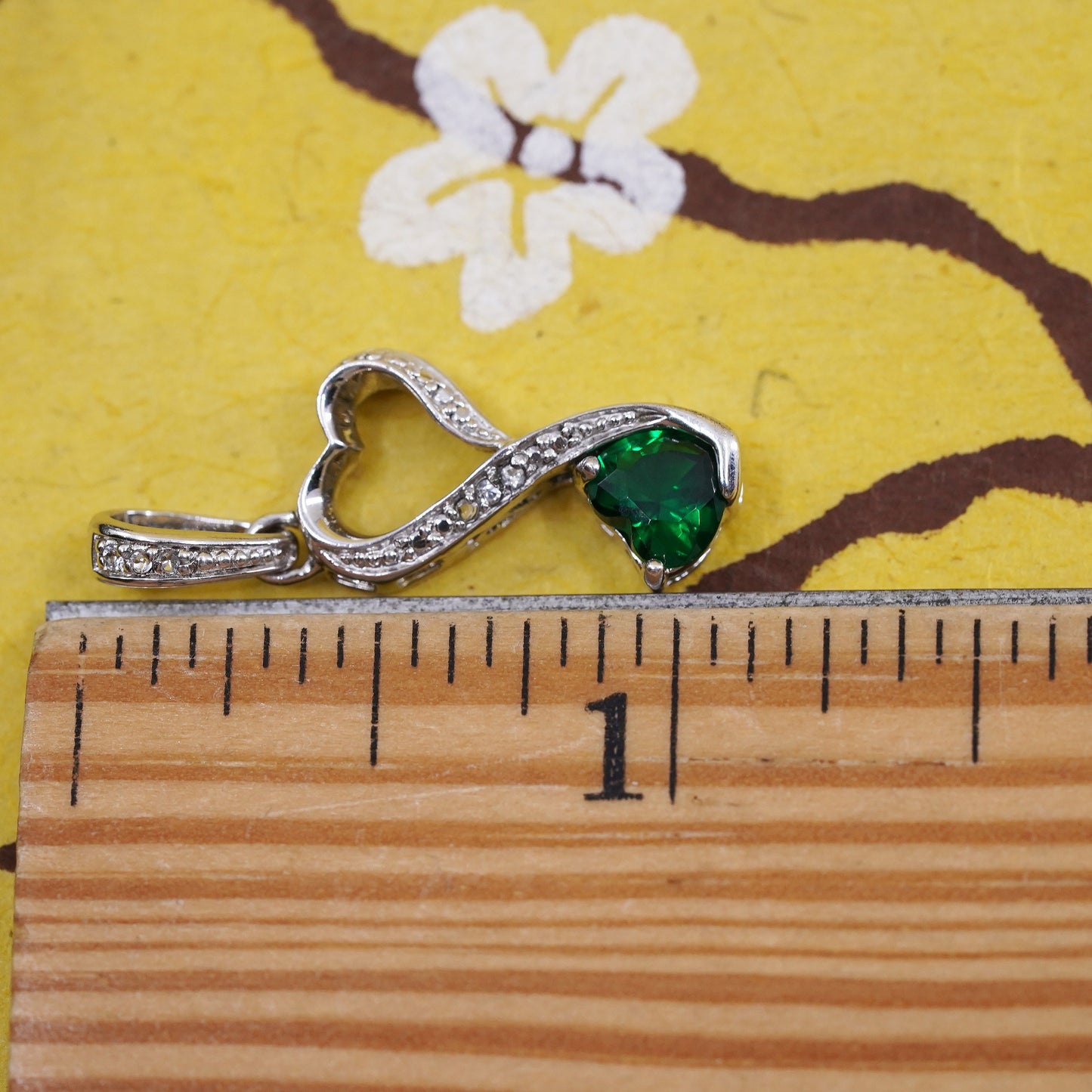 Vintage Sterling 925 silver double heart pendant with emerald and cz details