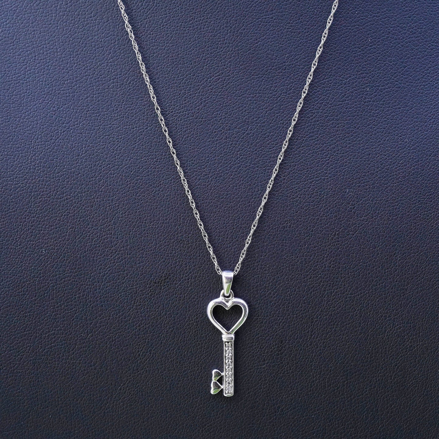 VTG Sterling silver necklace, 925 diamond heart key with Singapore rope chain