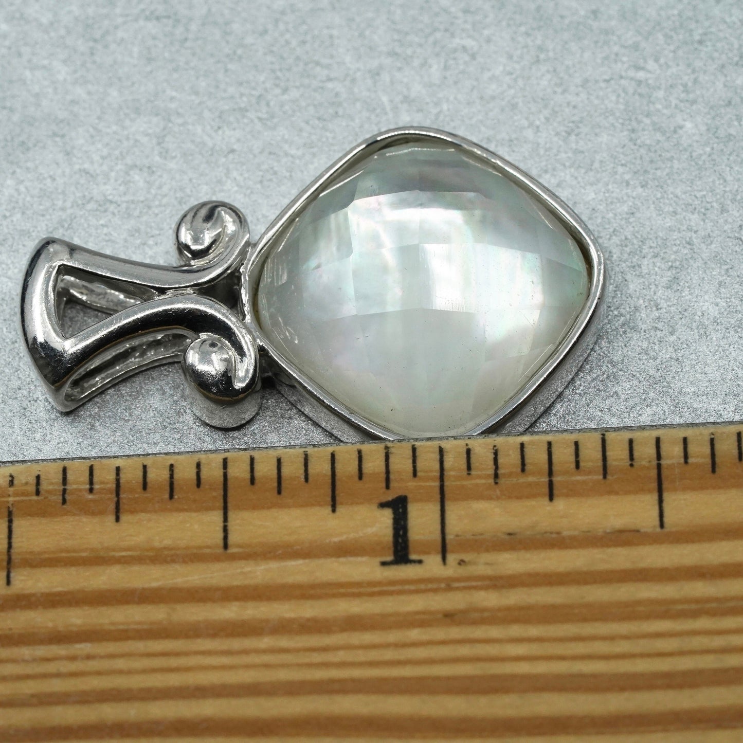 Vintage sterling 925 silver pendant with mother of pearl inlay