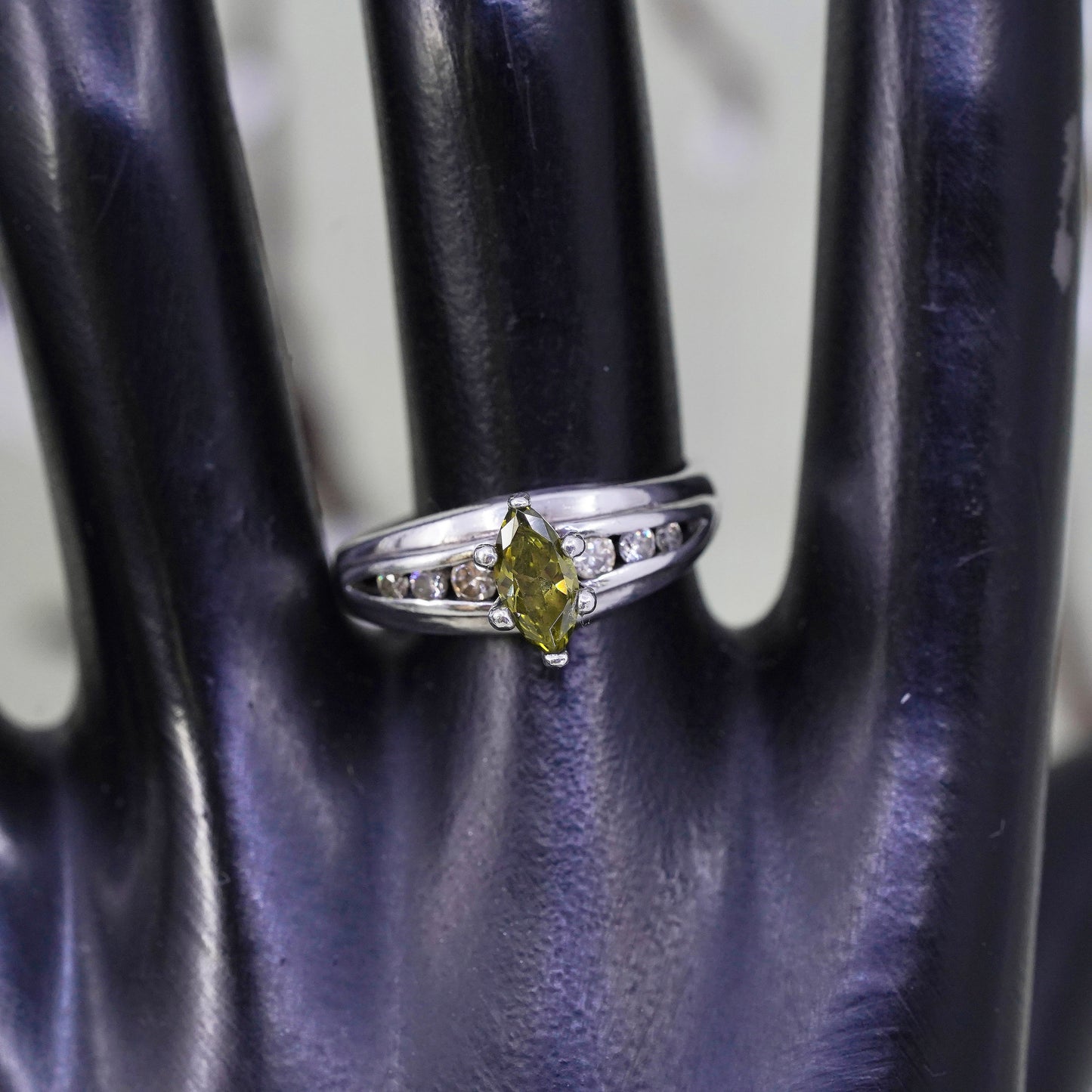 Size 8, Vintage sterling 925 silver handmade ring with peridot and cz