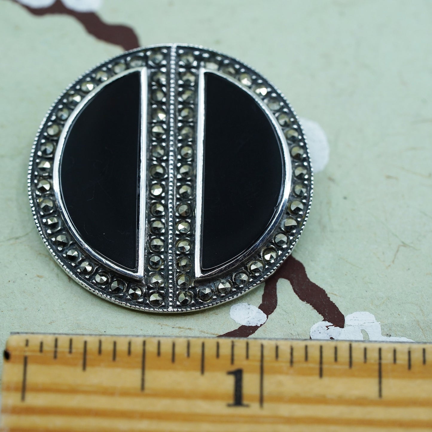 Stunning Sterling 925 Silver 925 circle pin brooch with black onyx marcasite