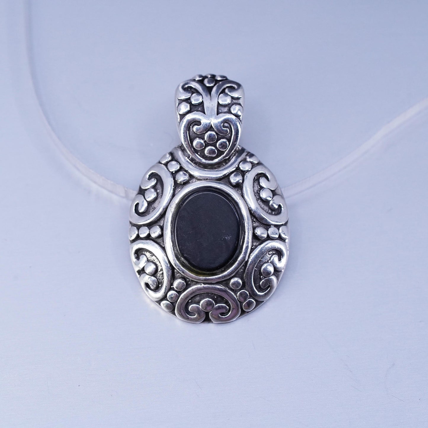 Vinatge sterling 925 silver handmade pendant with oval onyx and beads