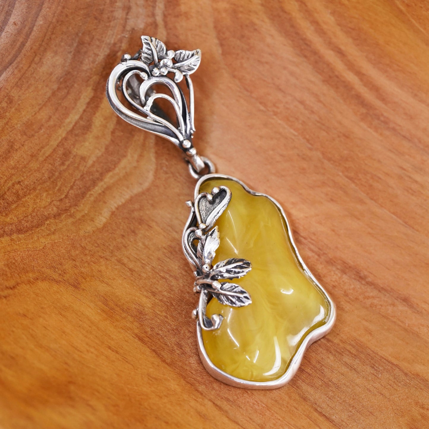 Vintage Sterling silver 925 handmade pendant with Amber and leaves heart