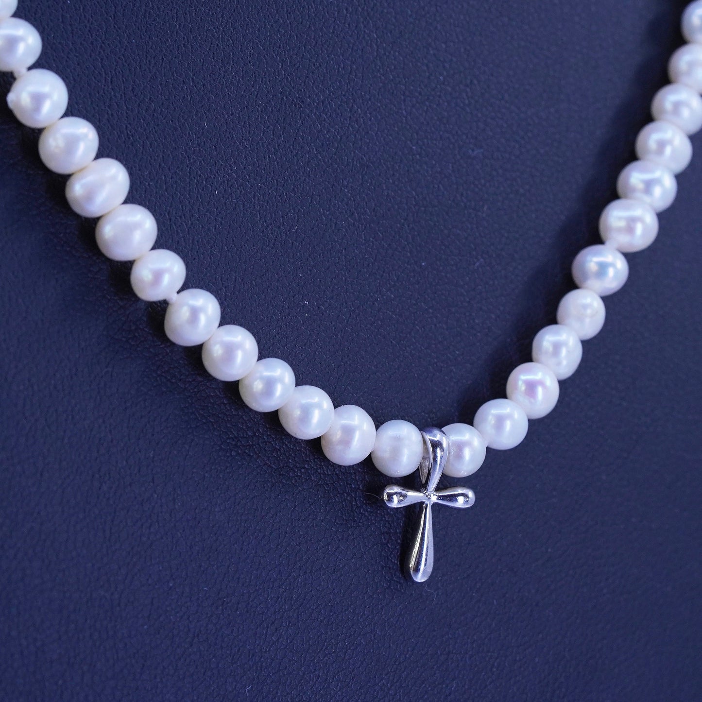 18”, vintage freshwater pearl necklace with Sterling 925 silver cross pendant