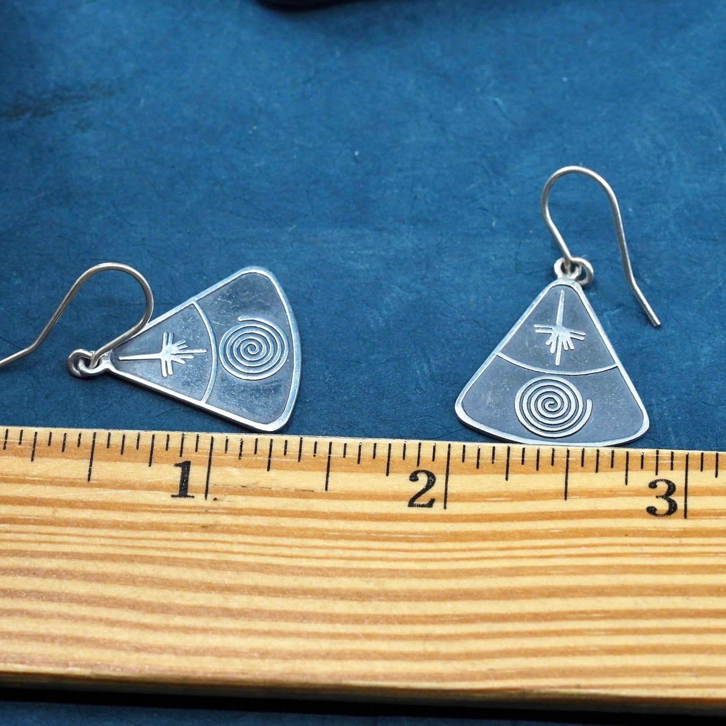 VTG Native American designer sterling 925 silver patterned triangular earrings