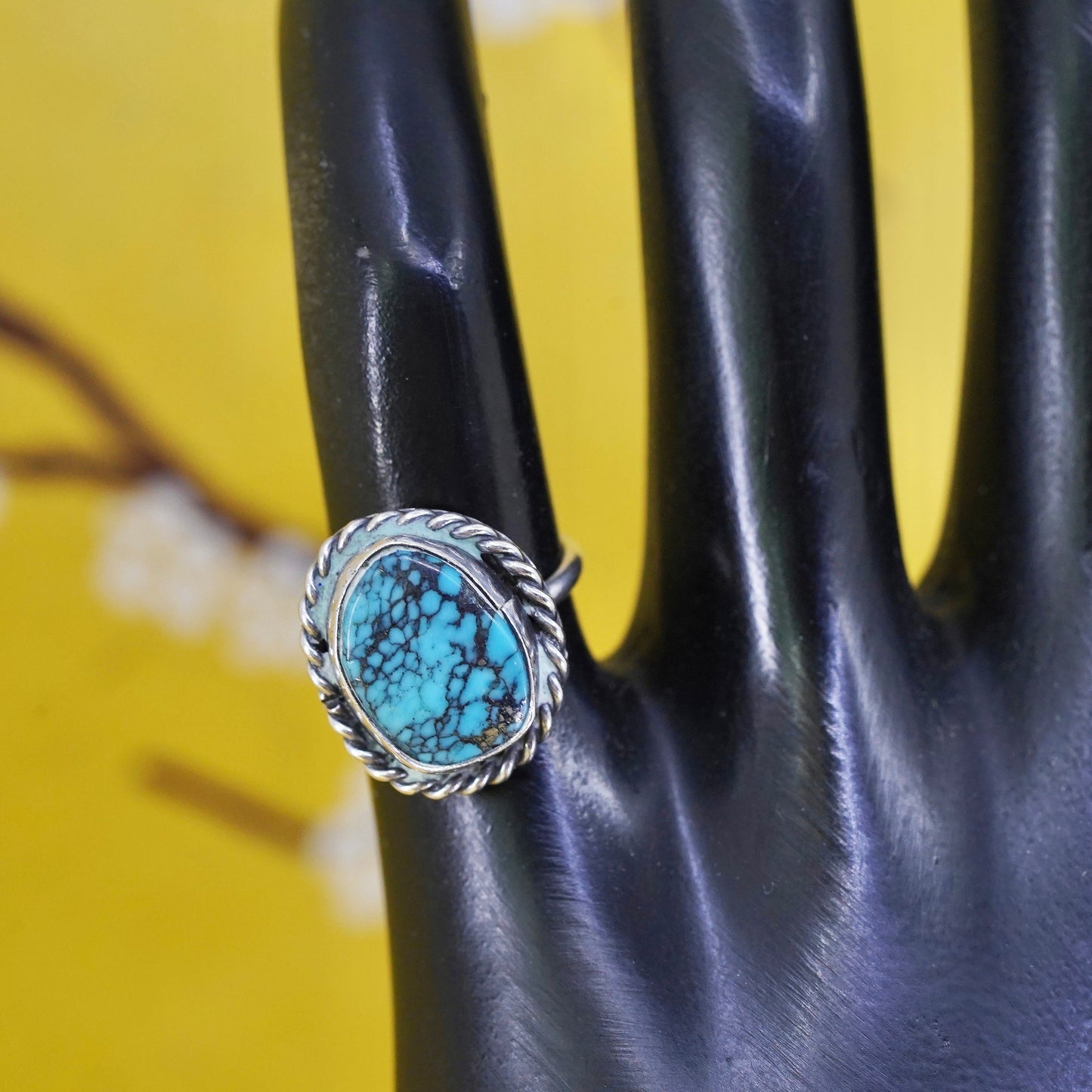 Size 4.5, Sterling 925 silver statement ring w/ kingman spiderwebbed turquoise