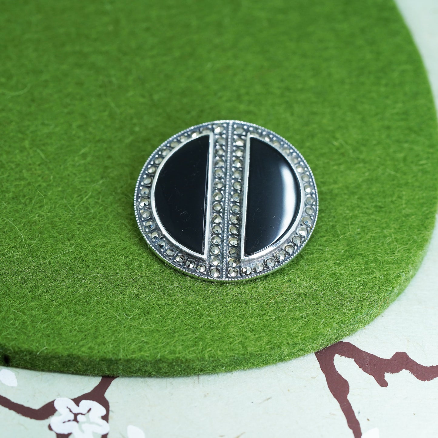 Stunning Sterling 925 Silver 925 circle pin brooch with black onyx marcasite